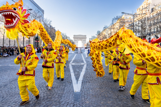 Défilé du Nouvel An Chinois sur les Champs-Élysées 2025