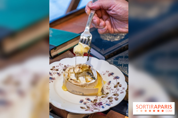 Le Bistro des Livres, le restaurant français pour les amoureux des bouquins -  camembert rôti