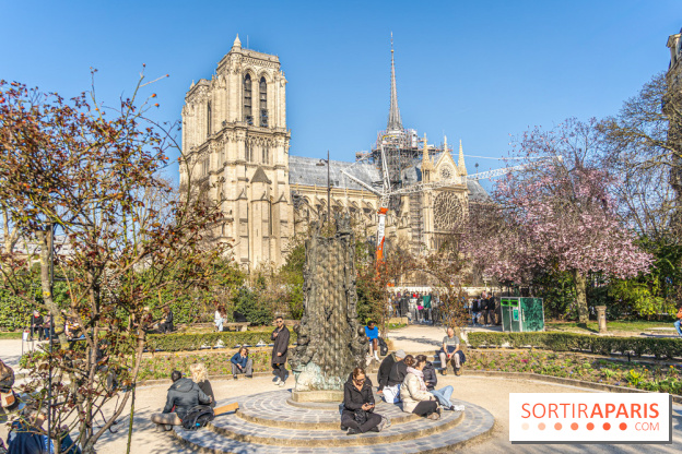 Le Square Viviani devant Notre-Dame de Paris