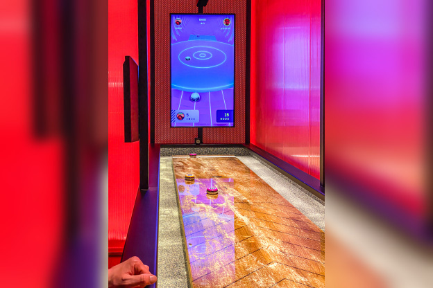 Pucks, l'enseigne de shuffleboard à Poissonnière - IMG 4442