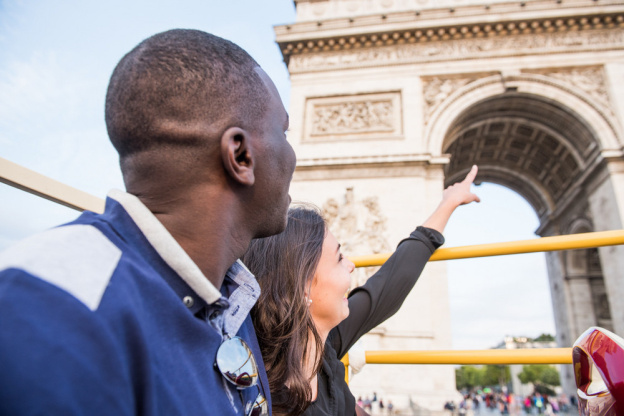 Découvrez Paris autrement avec nos bus à impériale ! Profitez d'une remise avec le code SORTIRAPARIS2025