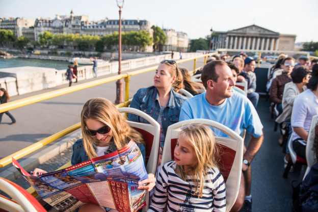 Découvrez Paris autrement avec nos bus à impériale ! Profitez d'une remise avec le code SORTIRAPARIS2025
