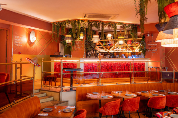 Yora, restaurant festif ambiance péruvienne dans un monument historique du 9e ! - HD 20250321 0058 Avec accentuation Bruit (2)