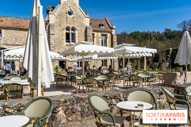 Les Chasses, le restaurant insolite avec une superbe terrasse à l'Abbaye des vaux de Cernay dans les Yvelines