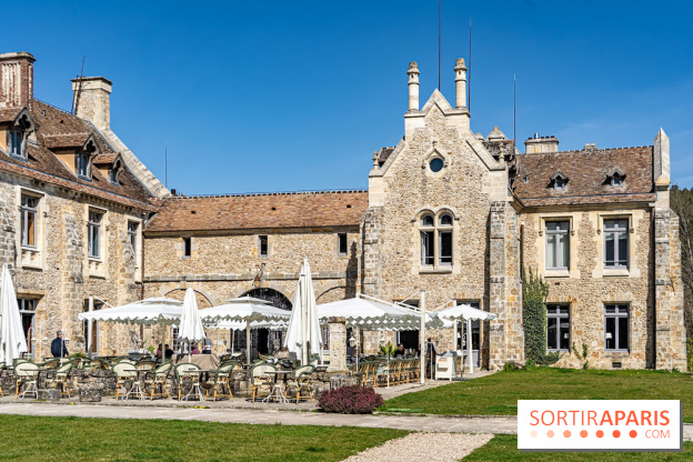 Les Chasses, le restaurant insolite avec une superbe terrasse à l'Abbaye des vaux de Cernay dans les Yvelines