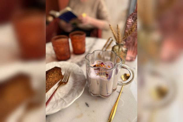 Rosa Rosam Rosae : un nouveau salon de thé cosy niché à Montmartre. 