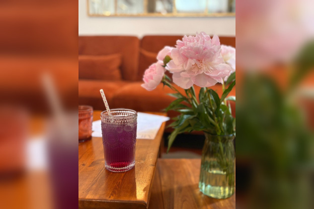 Rosa Rosam Rosae : un nouveau salon de thé cosy niché à Montmartre. 