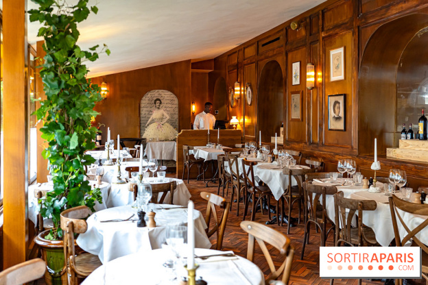 Margaux, le restaurant français typique, face à la Tour Eiffel
