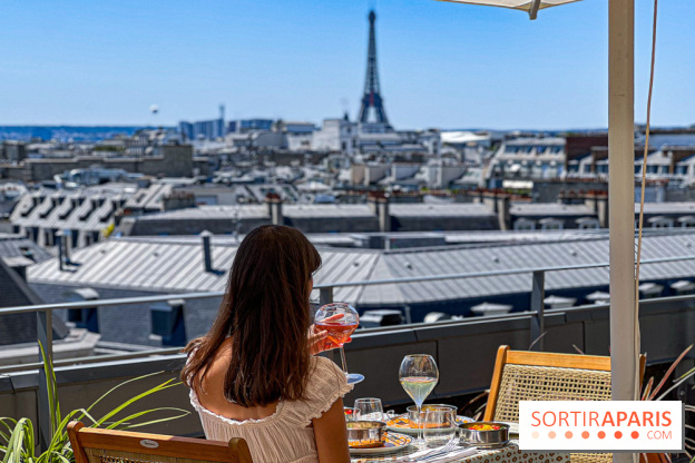 La terrasse estivale du Printemps Haussmann 2025 avec vue sur Paris et la Tour Eiffel  - image00024