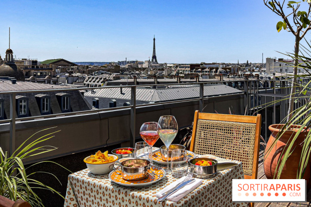 La terrasse estivale du Printemps Haussmann 2025 avec vue sur Paris et la Tour Eiffel  - image00040