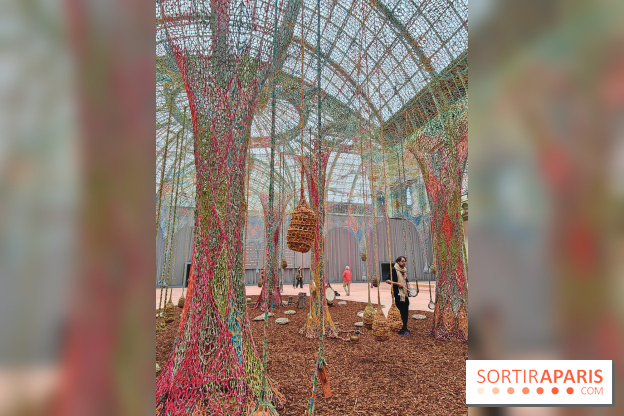 Ernesto Neto tisse une nouvelle installation monumentale gratuite au Grand Palais, nos photos