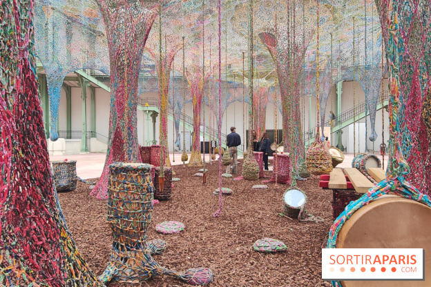 Ernesto Neto tisse une nouvelle installation monumentale gratuite au Grand Palais, nos photos