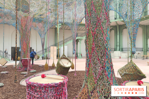 Ernesto Neto tisse une nouvelle installation monumentale gratuite au Grand Palais, nos photos