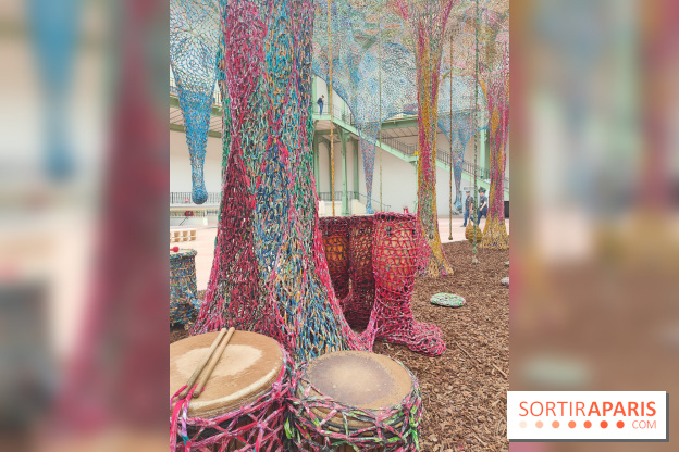 Ernesto Neto tisse une nouvelle installation monumentale gratuite au Grand Palais, nos photos