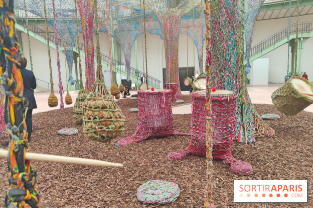 Ernesto Neto tisse une nouvelle installation monumentale gratuite au Grand Palais, nos photos