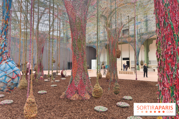 Ernesto Neto tisse une nouvelle installation monumentale gratuite au Grand Palais, nos photos