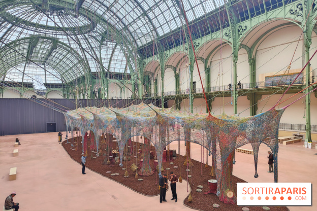 Ernesto Neto tisse une nouvelle installation monumentale gratuite au Grand Palais, nos photos