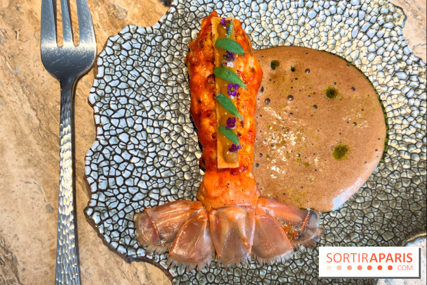 Restaurant Alan Geaam - La Langoustine Royale Cuite au BBQ et mariné aux épices taouk, kumquat, aïoli et tagète