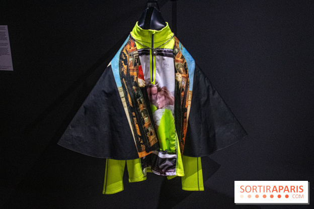 Exposition de vêtements-images de Chalisée Naamani au Palais de Tokyo