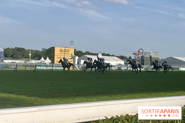 Jeuxdi by Longchamp - course hippique