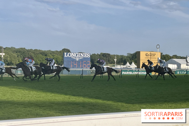 Jeuxdi by Longchamp - course hippique