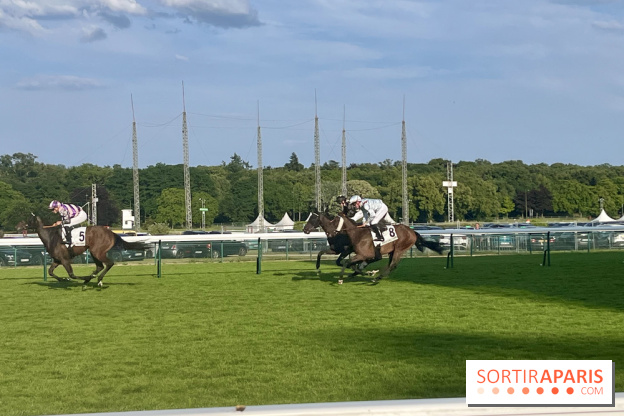Jeuxdi by Longchamp - course hippique