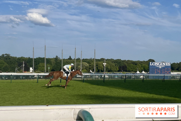 Jeuxdi by Longchamp - course hippique