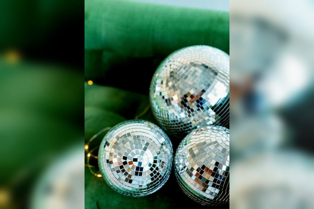 Le Xmas Market Disco de Mercato : un marché de Noël seconde main & festif dans le 19e (5–7 décembre)