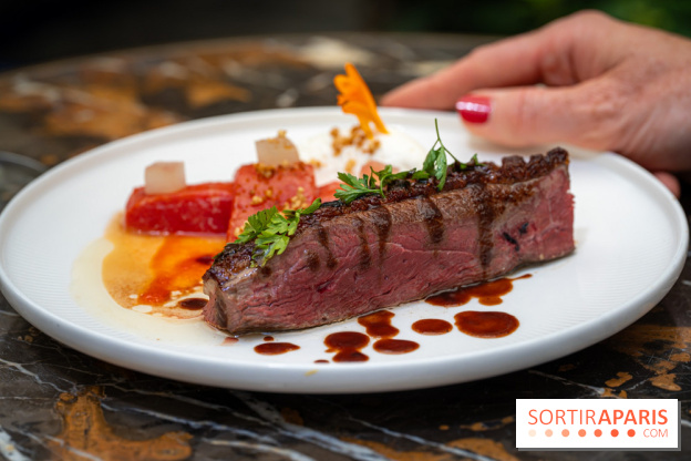 Maison Delano restaurant et terrasse cachée Paris 8e - magret de canard et pastèque grillé