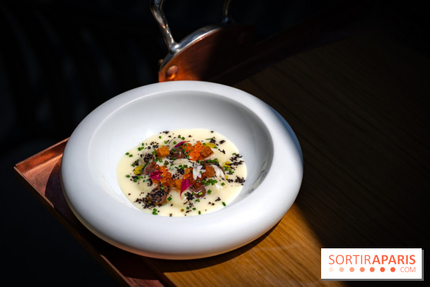 Restaurant Papylles à Bois-le-Roi - les photos - La pomme de terre nouvelles de Julien Favry Velouté Vichyssoise, œufs de truite fumée, olives noires