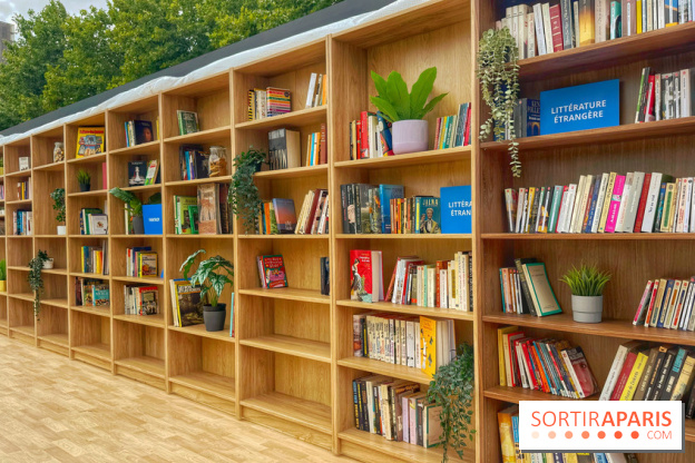 Bibliothèque et boite à livres géante à ciel ouvert