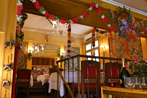 Nirvana Inde : un restaurant indien à la sortie de la station de métro liège - Fotor