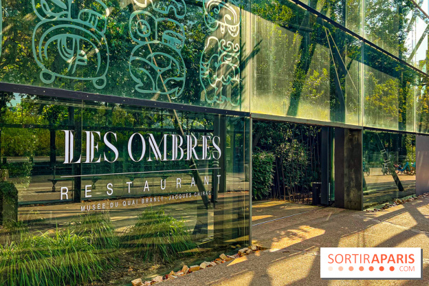 Bar Les Ombres : cocktails & tapas sur le rooftop du Musée du Quai Branly avec vue sur la tour Eiffel