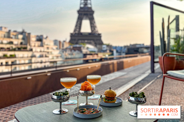 Bar Les Ombres : cocktails & tapas sur le rooftop du Musée du Quai Branly avec vue sur la tour Eiffel