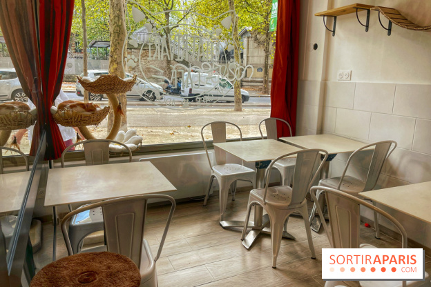 Chat-Rivari Café