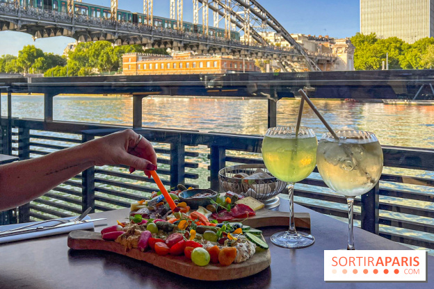 Bar du OFF Paris Seine - 1EE609BB AC9A 48E7 A7C5 32B846D94439