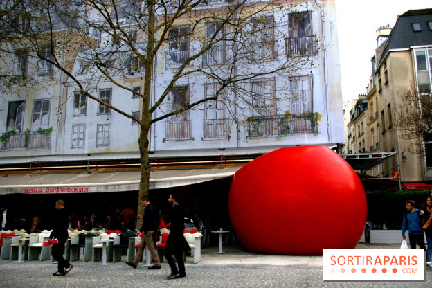 Le RedBall Project de Kurt Perschke débarque à Paris