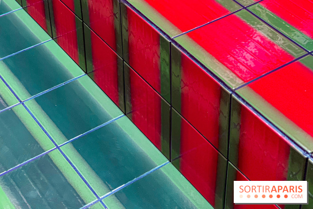 Plaza Athénée : une installation design XXL gratuite signée Uchronia exposée dans la cour du palace - IMG 1168 jpg 2