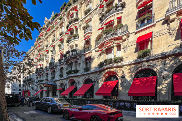 Plaza Athénée : une installation design XXL gratuite signée Uchronia exposée dans la cour du palace - IMG 1211 jpg 2