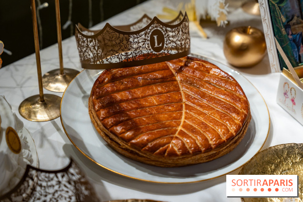 Les bûches et créations de Noël et fêtes de Ladurée 2025