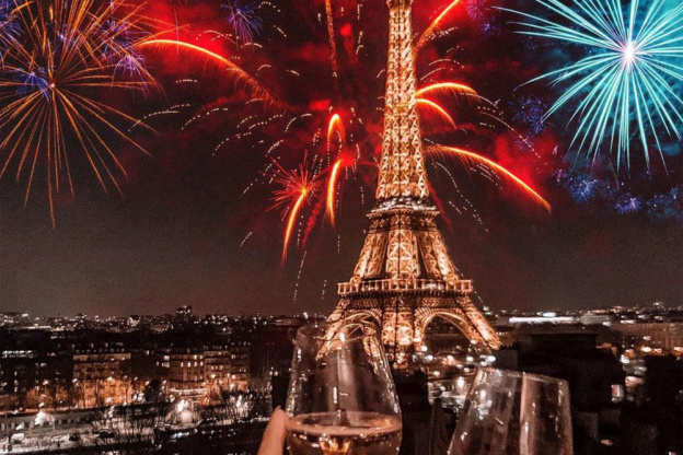 PARIS NEW YEAR 2026 : nouvel an tout inclus et accès à la la Tour Eiffel