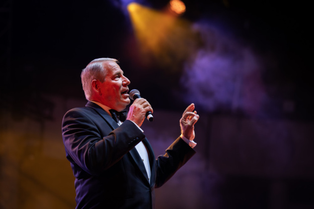 Concert hommage à Frank Sinatra : The Voice is Back à la Salle Pleyel - FDJ Concert Sinatra  75A2875 Justine Delmottecopyright associé   © Ville de Saint Raphaël – Justine Delmotte