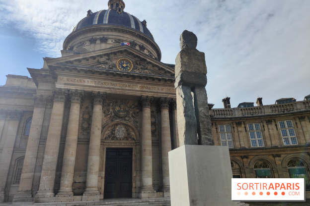 Art Basel Paris 2025 : un totem monumental installé sur le parvis de l'Institut de France - fotor 1760961310949