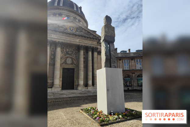 Art Basel Paris 2025 : un totem monumental installé sur le parvis de l'Institut de France