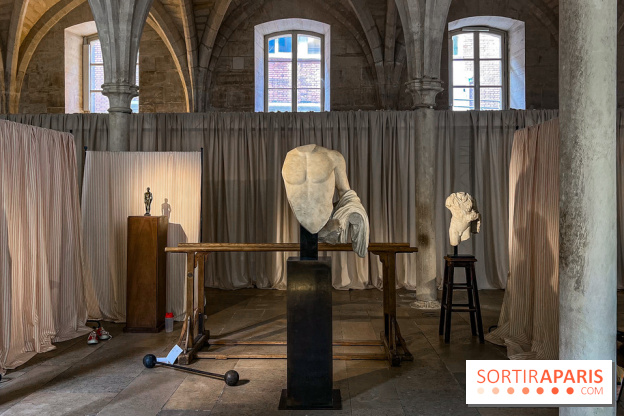 Mythes: l'exposition gratuite imaginée par Jacquemus au Collège des Bernardins à Paris - BDE607FD 8683 4FD3 8230 70C21FE36ED9