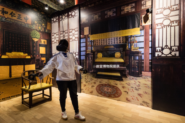 « Un siècle de conservation – de la Cité interdite au Musée du Palais » au Centre Culturel de Chine - 3 14养心殿VR体验