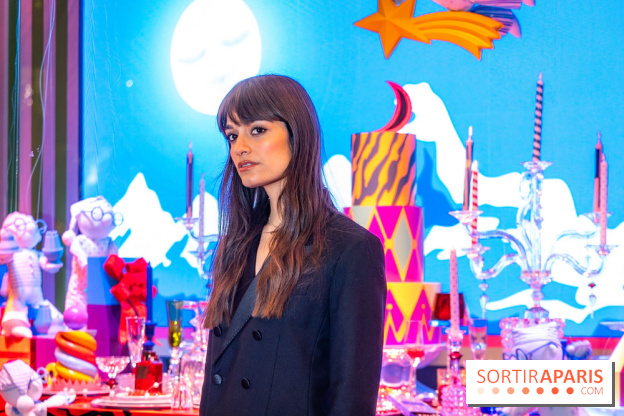 Vitrines et sapin de Noël des Galeries Lafayettes avec Clara Luciani - photos