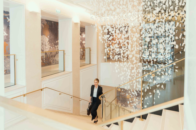 Les fêtes de Noël au Dolce Versailles - Dolce by Wyndham Versailles, Domaine du Montcel   Lobby Stairs (7) web