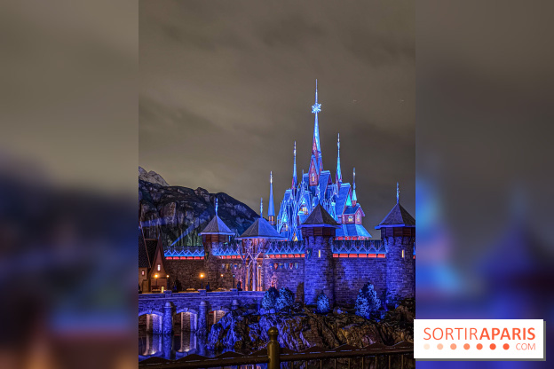 World of Frozen - chateau nuit