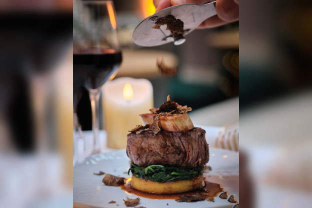 Séjour et dîner raffiné pour les fêtes au Marriott Champs-Élysées - 2025   11   26   Marriott 83